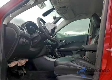 2018 Jeep Compass Latitude z USA, uszkodzony, nr VIN 3C4NJDBBXJT231422